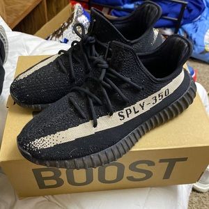 Yeezy 350 V2 Oreo 🔥🔥🔥 100% AUTHENTIC